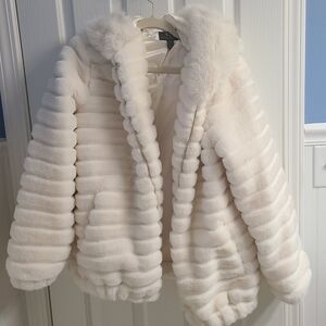 On Trend Women's White Faux Fur Puffer Jacket